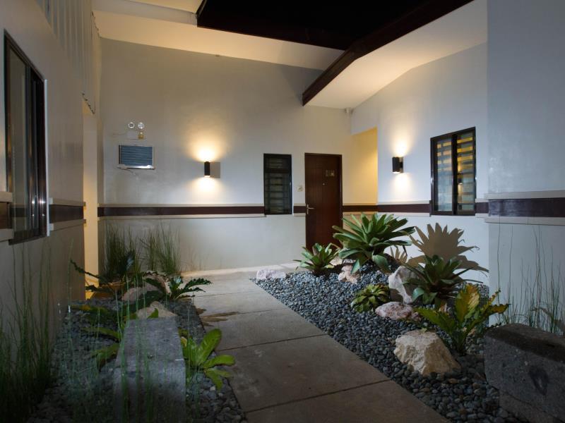 Garden View Hotel Angeles Exterior photo