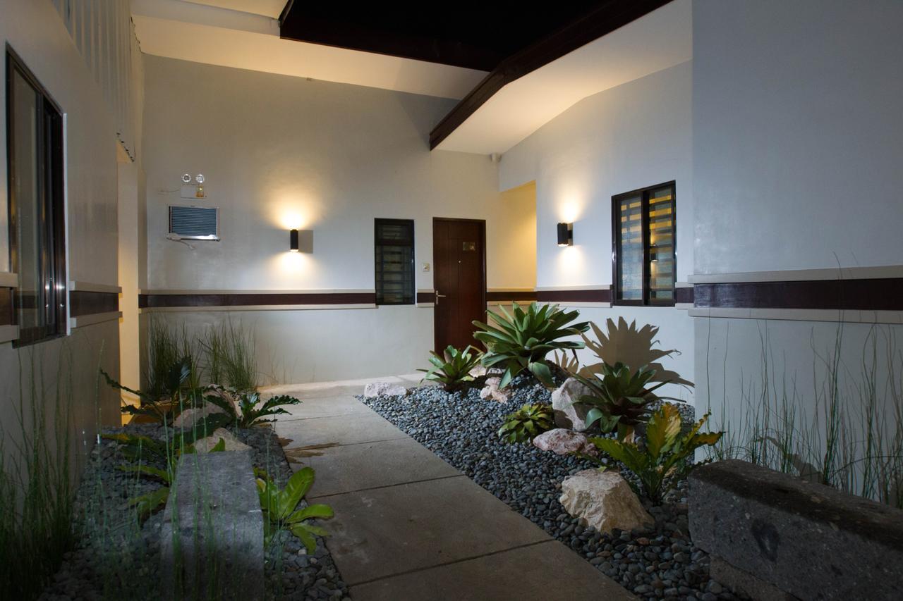 Garden View Hotel Angeles Exterior photo