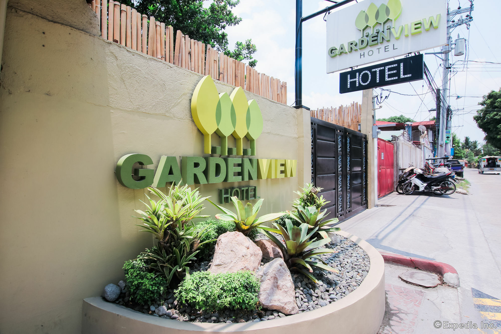 Garden View Hotel Angeles Exterior photo